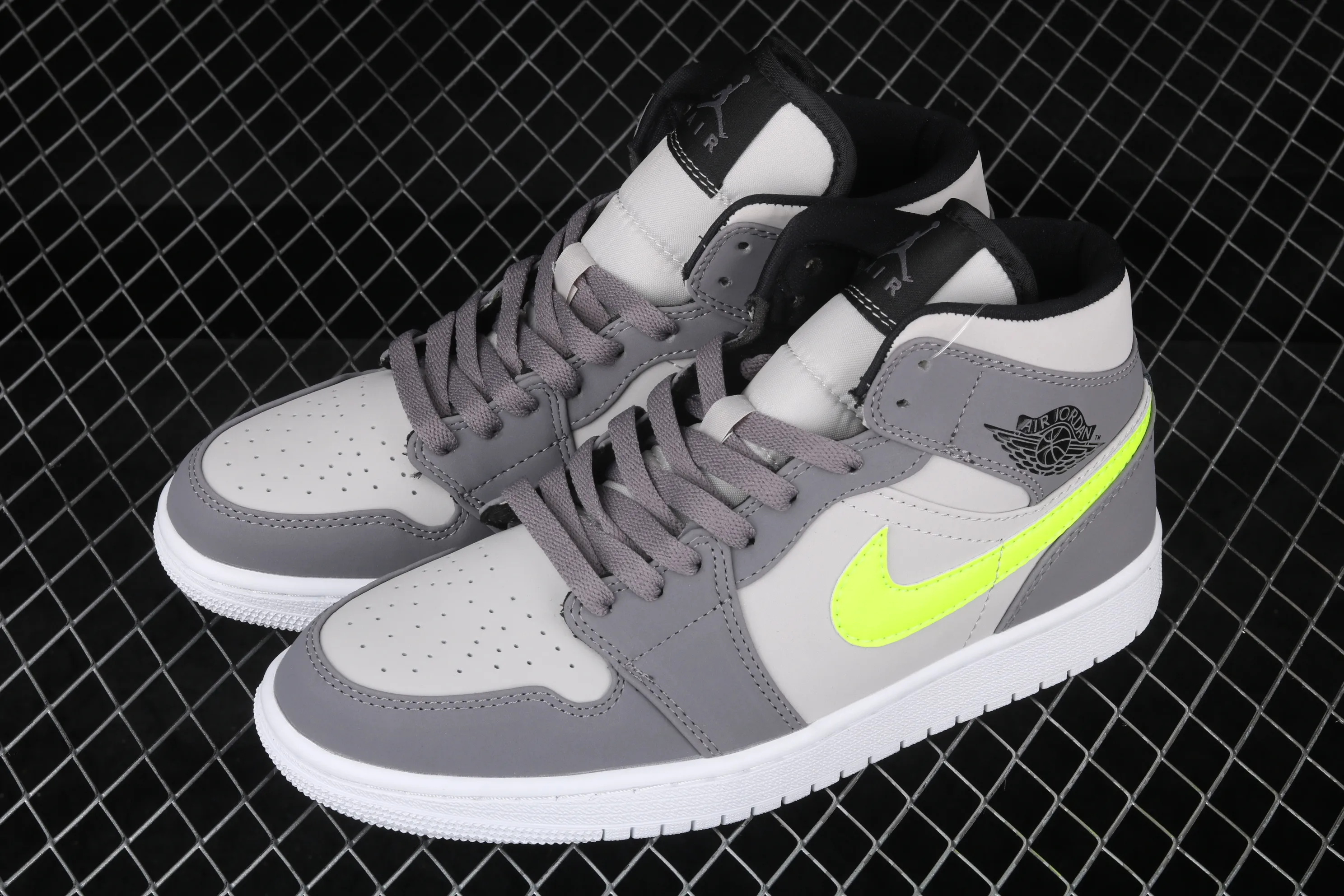 All categories Air Jordan Jordan series basketball shoes Air Jordan 1 Mid Air Jordan 1 Mid "Grey Volt" AJ1 Joe 1 neutral gray fluorescent yellow basketball shoes 554724-072